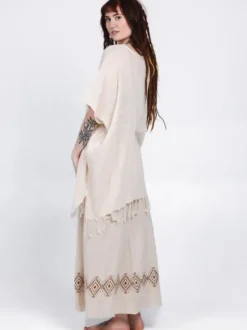 The TwoSisters Plus Size|Nomad Chic Collectie-Desert Breeze poncho Gebroken wit