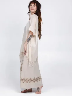The TwoSisters Plus Size|Nomad Chic Collectie-Desert Breeze poncho Gebroken wit