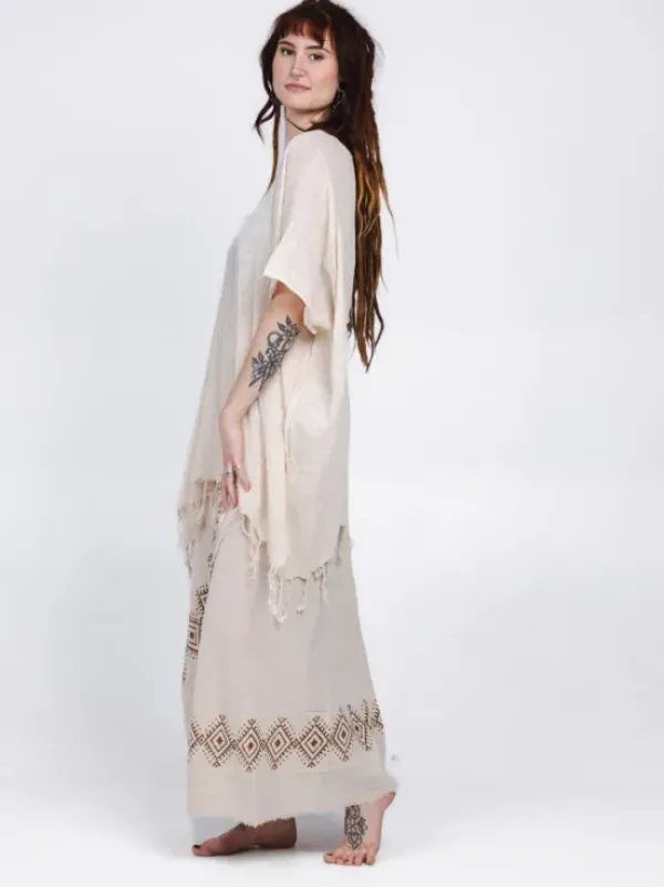 The TwoSisters Plus Size|Nomad Chic Collectie-Desert Breeze poncho Gebroken wit