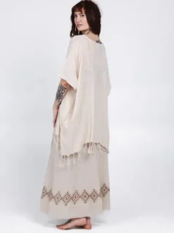The TwoSisters Plus Size|Nomad Chic Collectie-Desert Breeze poncho Gebroken wit