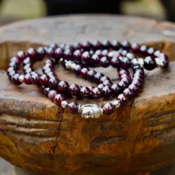 The TwoSisters Kettingen|Buddhist Malas-Garnet Buddha Mala
