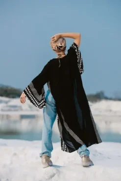 The TwoSisters Kaftan-Kimono Jurk Zahara Zwart