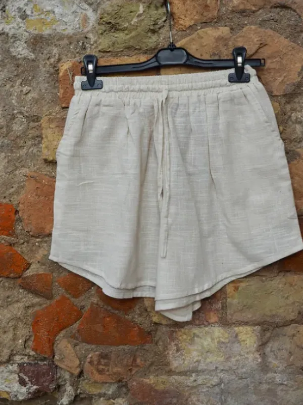The TwoSisters Nomad Chic Collectie|Broeken-Mira Sol korte Broek Gebroken Wit