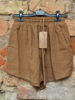 The TwoSisters Nomad Chic Collectie|Broeken-Mira Sol korte Broek Licht Bruin