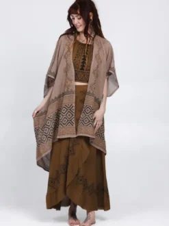 The TwoSisters Plus Size|Nomad Chic Collectie-Nomad Chic poncho Licht bruin