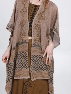 The TwoSisters Plus Size|Nomad Chic Collectie-Nomad Chic poncho Licht bruin