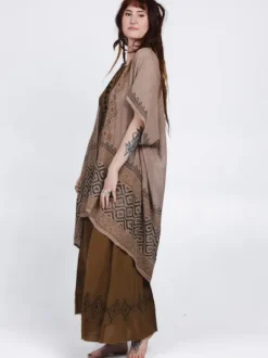The TwoSisters Plus Size|Nomad Chic Collectie-Nomad Chic poncho Licht bruin