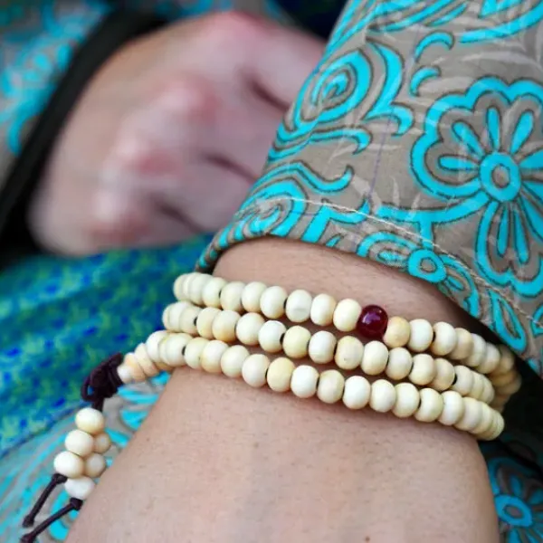 The TwoSisters Kettingen|Buddhist Malas-Tibetan Off white Mala 6 mm.